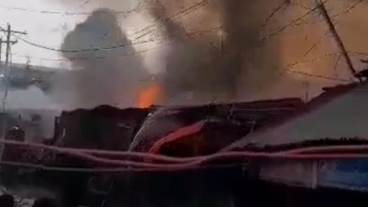 টঙ্গীতে ঝুটের গুদামে আগুন